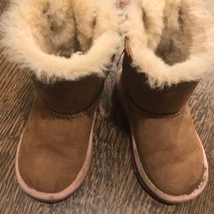 Toddler girls Uggs size 9